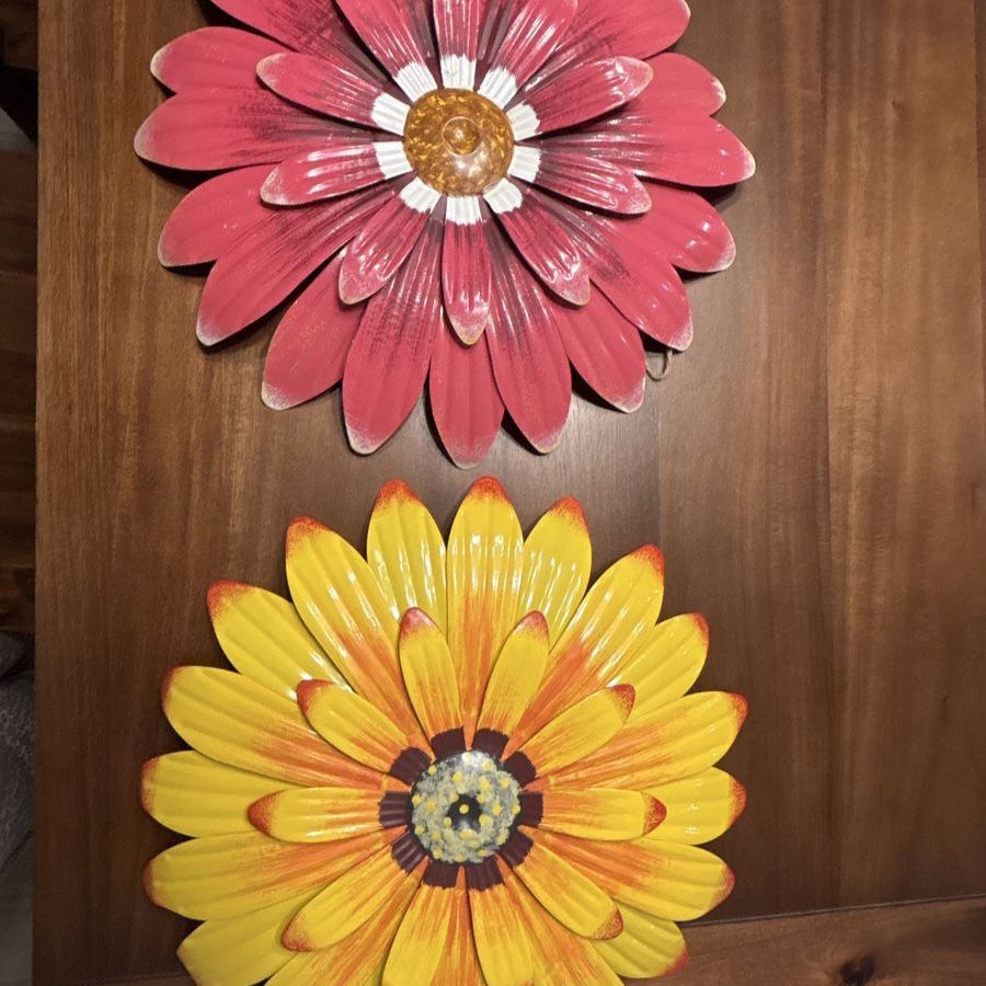 Decorative Metal Flower Wall Art Decor, Pink and Yellow Daisies, 15" x 15"