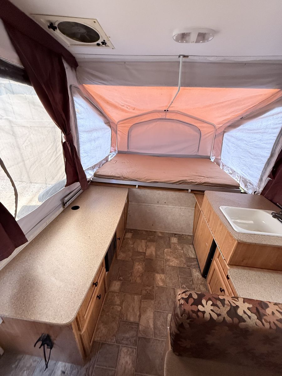 Palomino 2011 pop up trailer