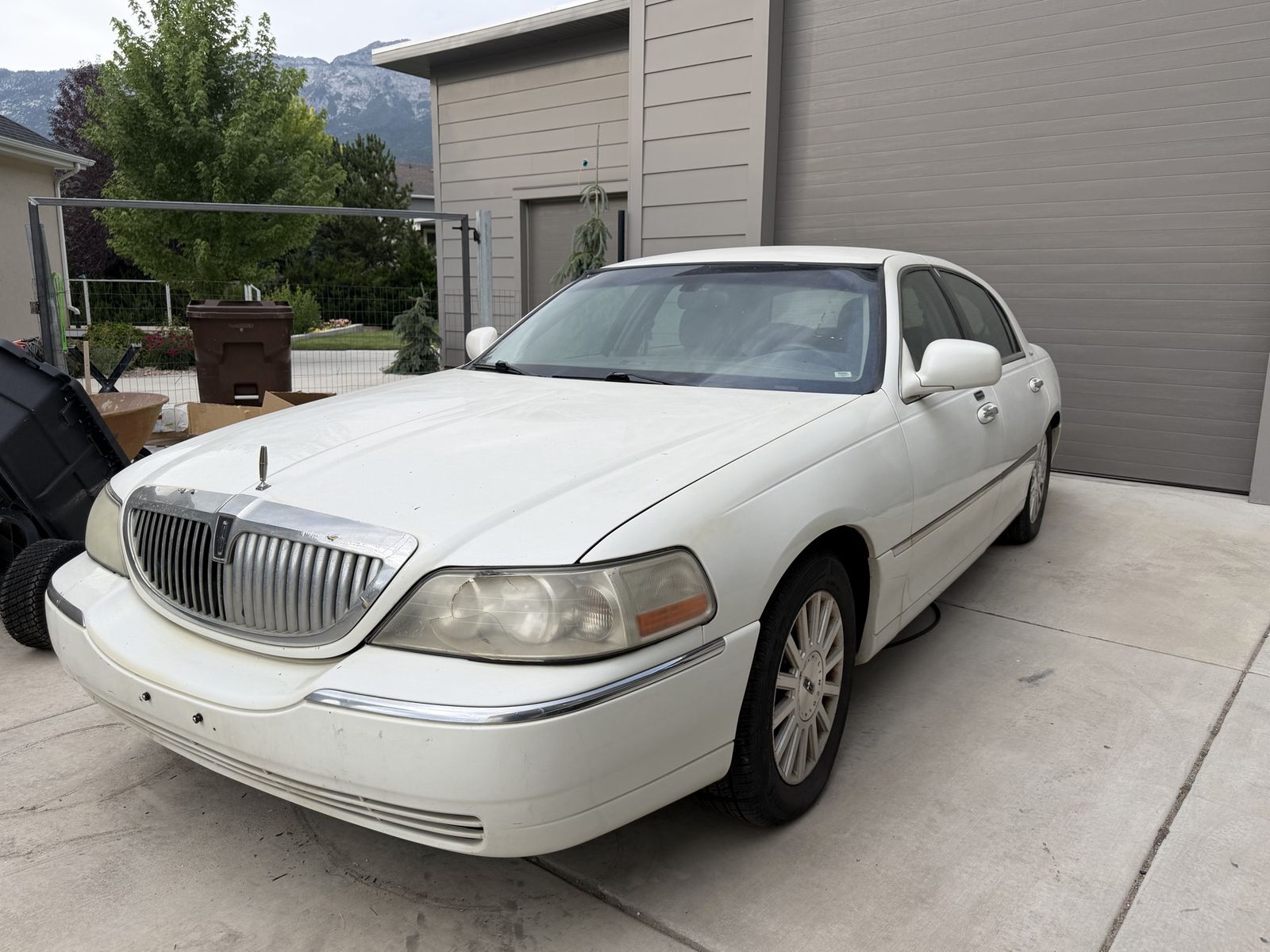 2003 Lincoln Town Car Executive