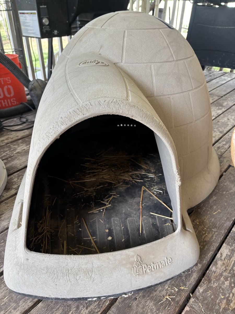 Petmate Gray Igloo Dog House - Durable Outdoor Shelter