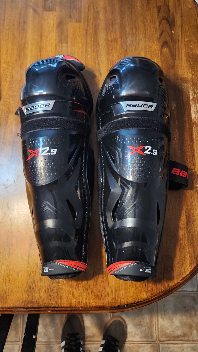 Senior Bauer Vapor X2.9 16" Shin Pads (New Condition)