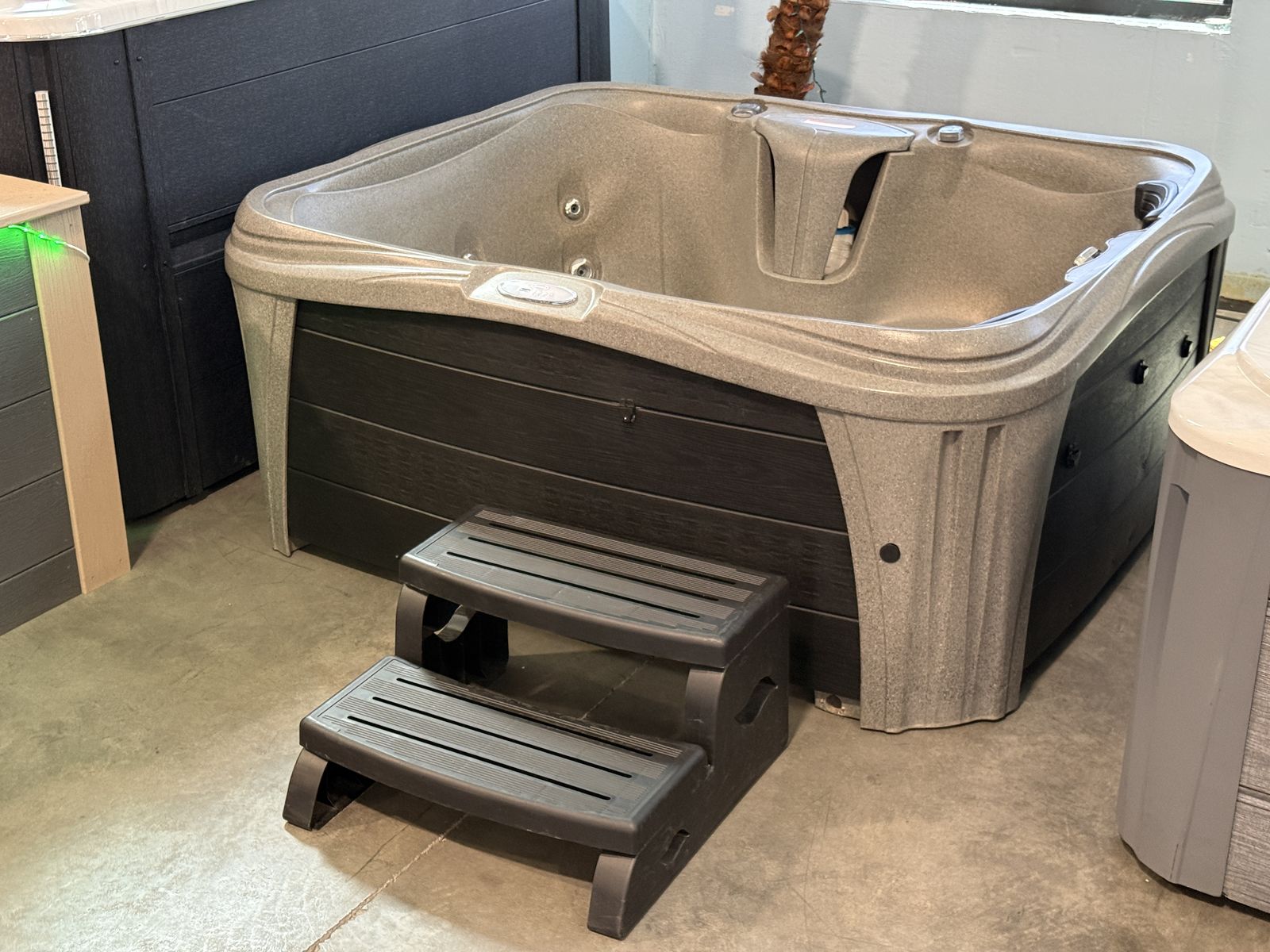 2022 Jacuzzi Mood Hot Tub | Recently Refurbished