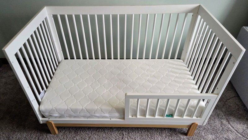 Delta Poppy 4-in-1 Convertible Baby Crib