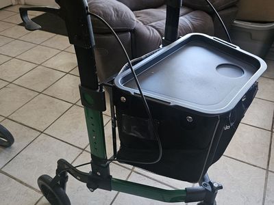 3 wheels walker