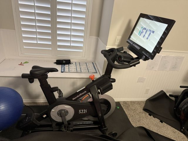 Like-New NordicTrack Commercial S22i Studio Cycle