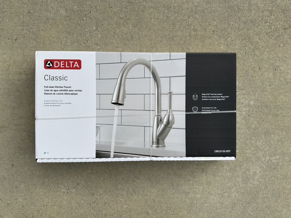 Delta Classic Pull Down Sprayer Kitchen Faucet