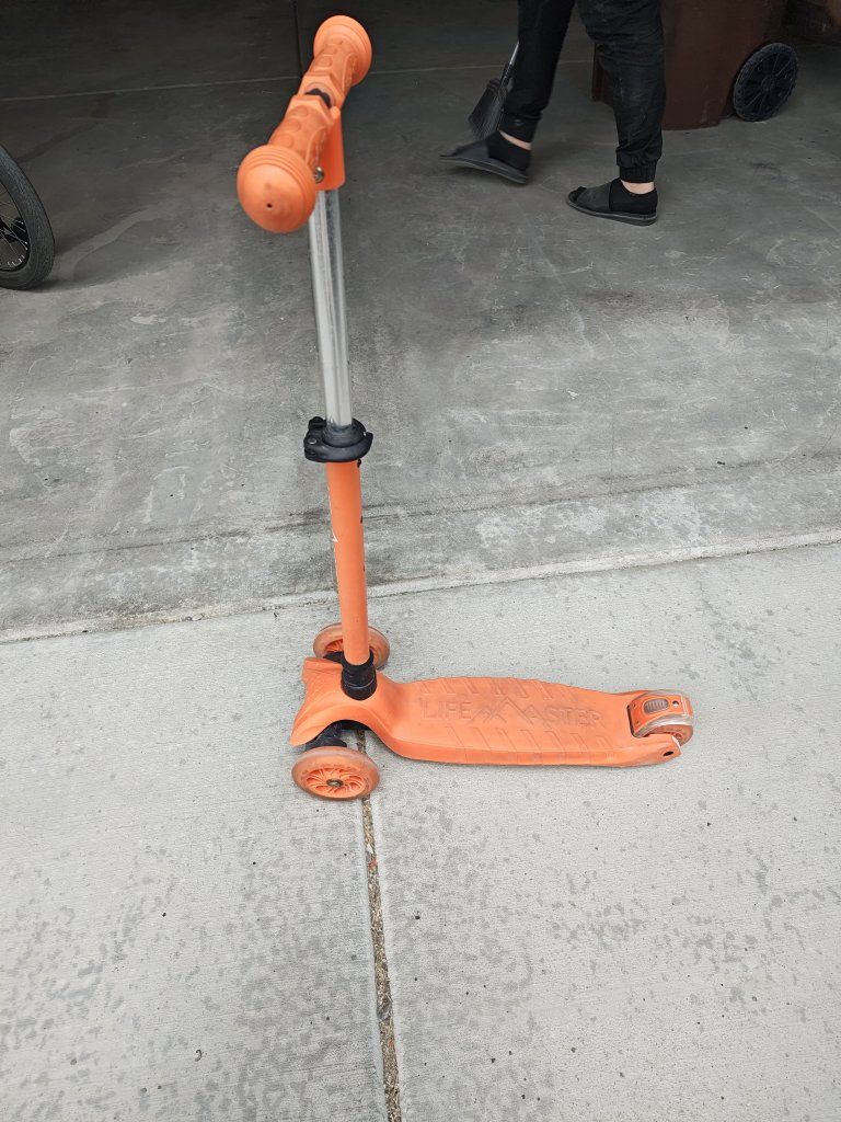 LifeMaster 3-Wheel Scooter - Orange, Kids Kick Scooter, Adjustable Handlebar