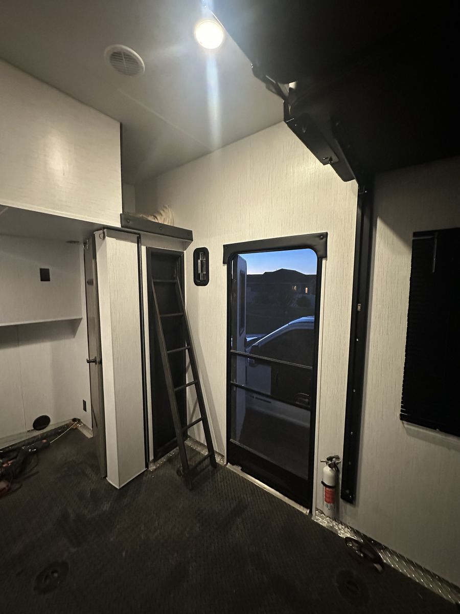 Main image 10