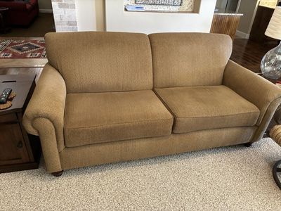 Broyhill sofa 78" 40.00