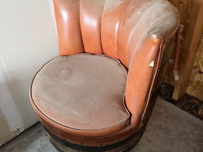 Barrel chair