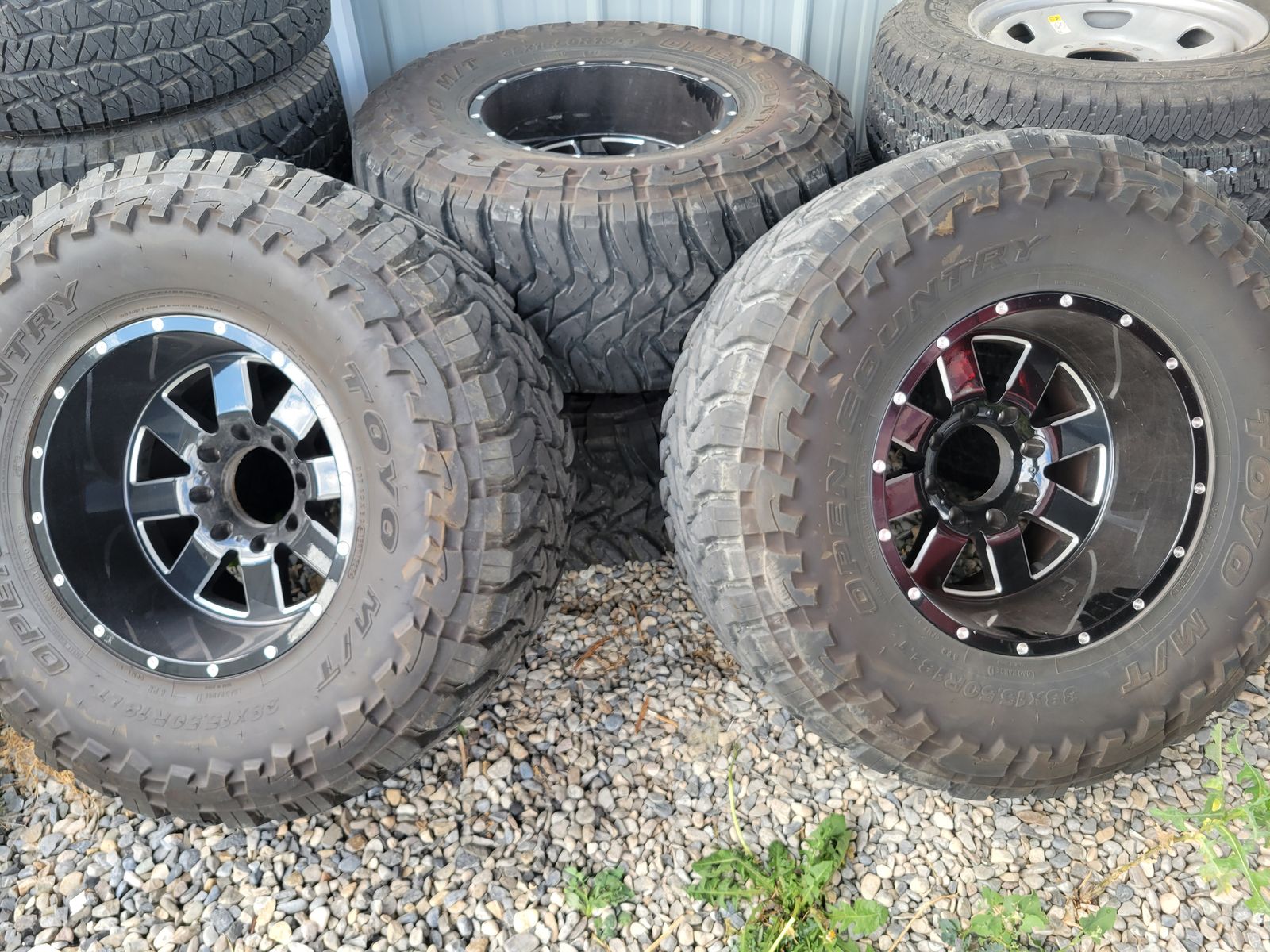 Moto metal 18x12 -44 ford 8x170 toyo tires mt