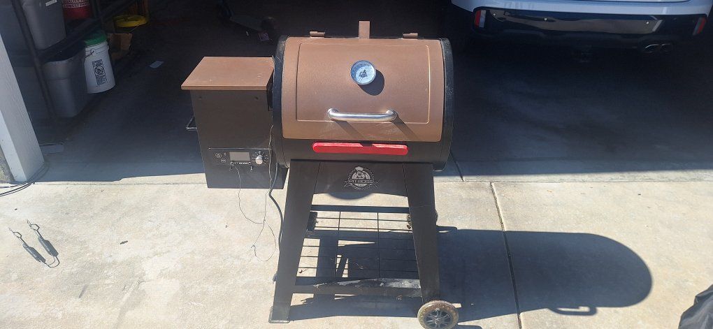 Pit boss smoker