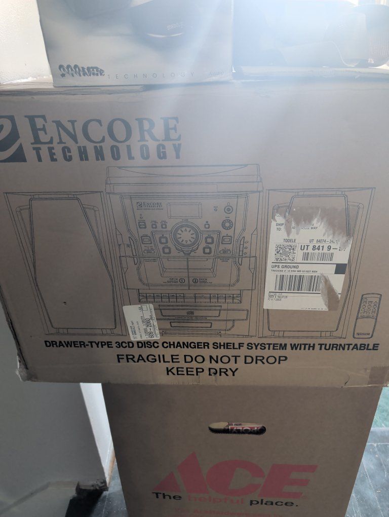 Encore Technology Drawer-Type 3CD Disc Changer Shelf System with Turntable