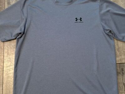 Under Armour T Shirt Large