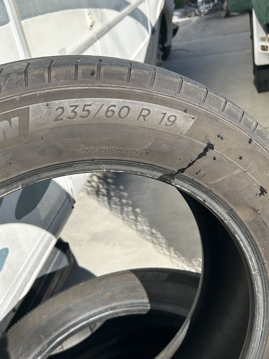 Set of four Michelin tires ..