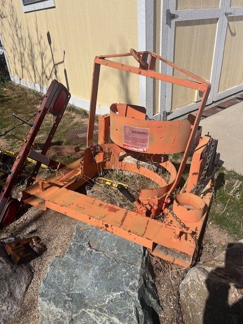 Forklift carrying and tilting drum duper