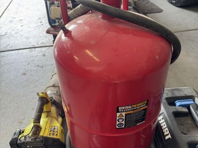 Central pneumatic 10 gallon sand blaster.
