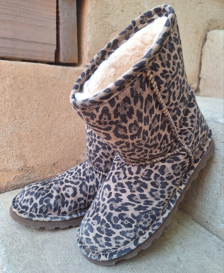 Youth Sz 5 Bearpaw Pull-On Boots Size 5