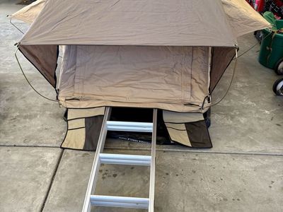 CVT Pioneer Mt. Bachelor 48” rooftop tent w/Billie bar setup OBO