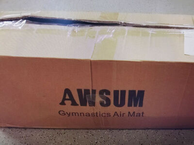 Inflatable gymnastics mat with optional high-pressure pump