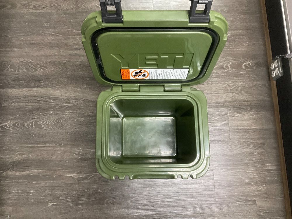 YETI ROADIE 24 COOLER