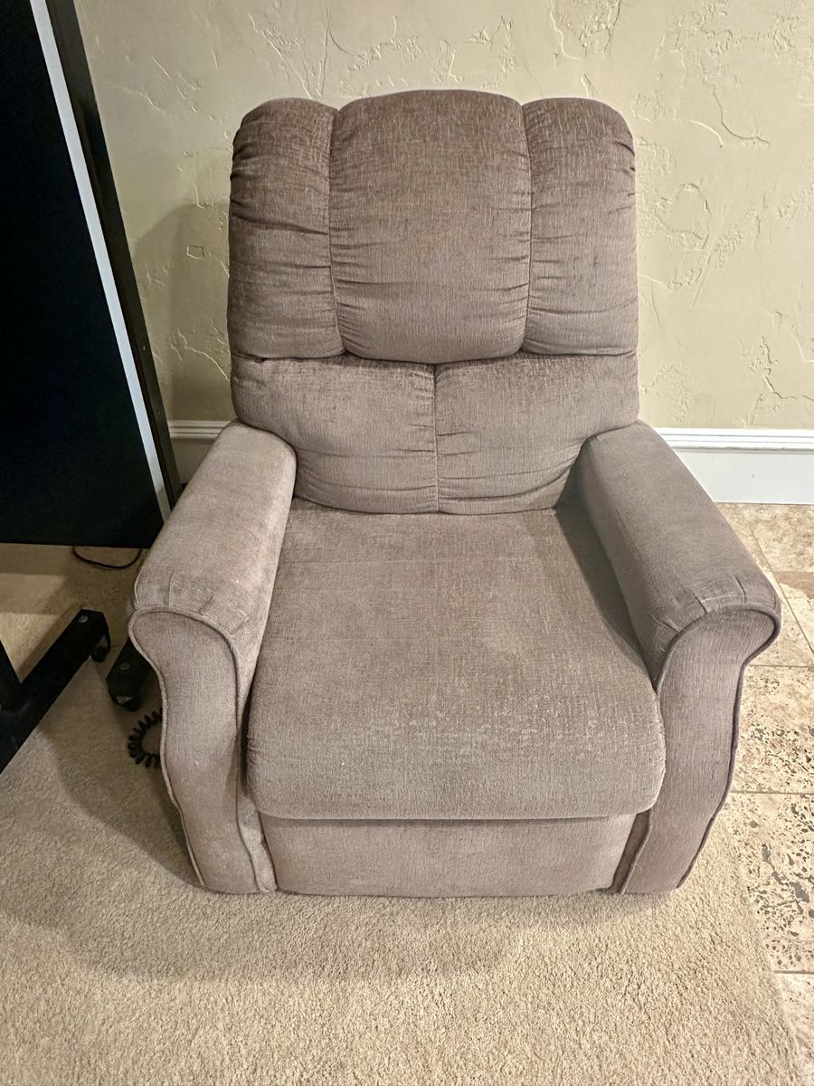 Electric Power Lift Recliner- Works Great