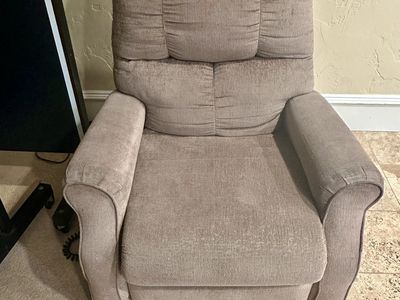 Electric Power Lift Recliner- Works Great