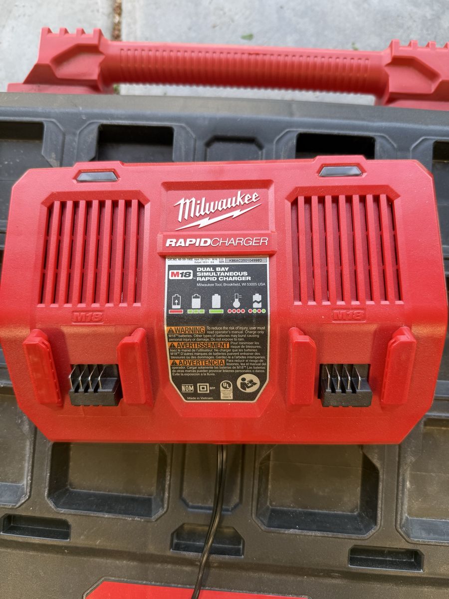 Milwaukee Dual Bay Rapid Charger
