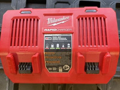 Milwaukee Dual Bay Rapid Charger