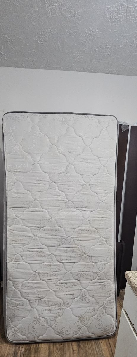 Twin bed 