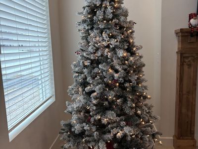 Christmas Tree 7.5’ Flocked