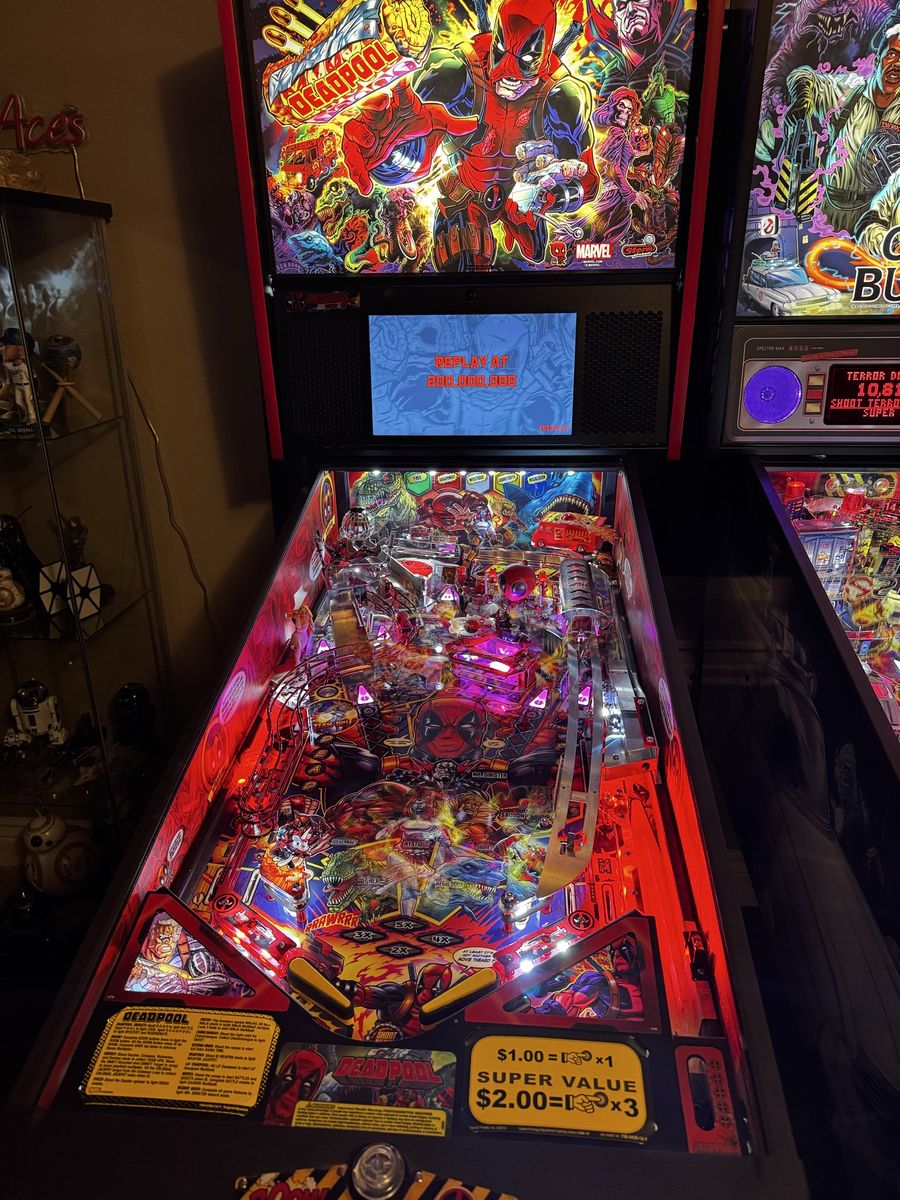 Stern Deadpool Premium Pinball Machine