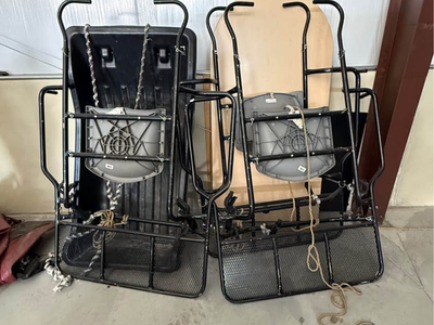 1 complete 10 ft pontoon, 2 complete pontoon frames with ores.