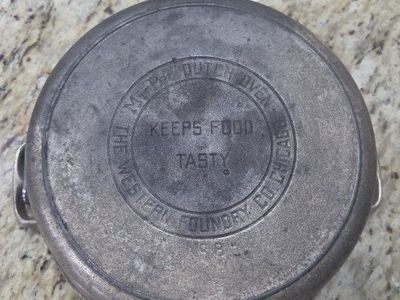Vintage Mi-Pet #8 Cast Iron Dutch Oven