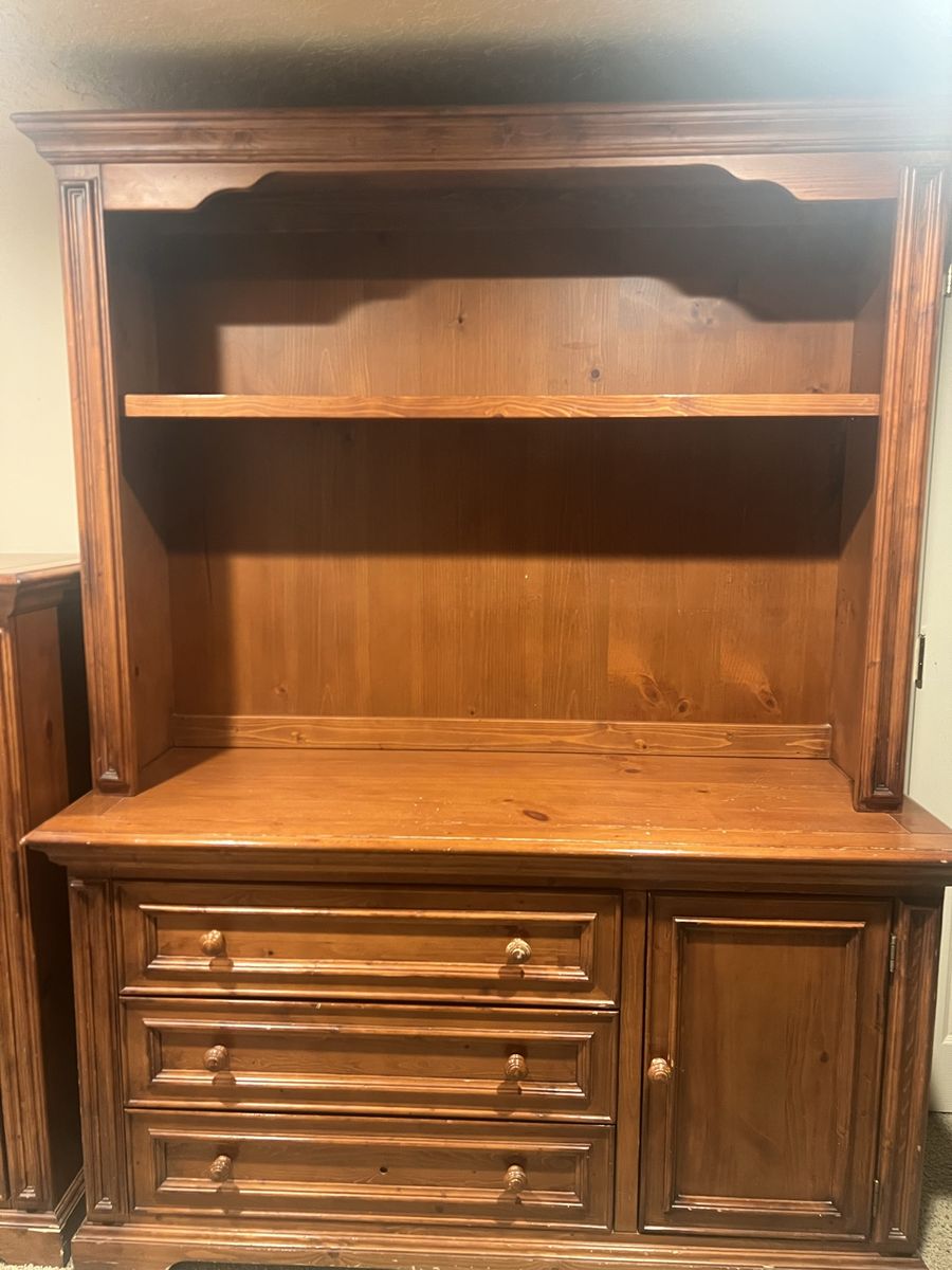 RT Manufacturing Millcreek Collection Bedroom Set – Solid Wood