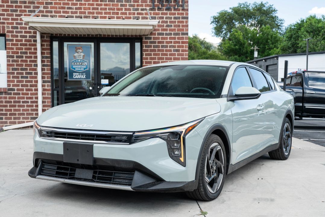 2025 Kia K4 EX — rebuilt & branded title, 19% below market