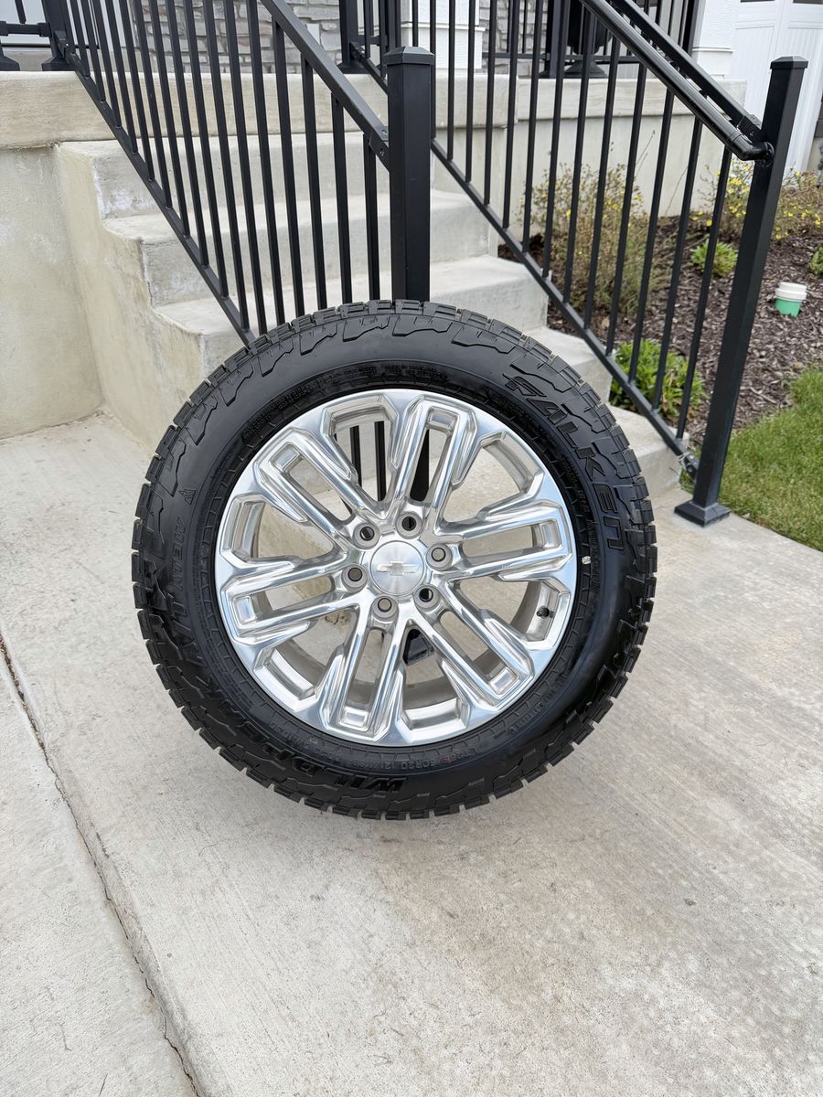 Chevy Silverado 1500 Tahoe Rims-Tires 265/60R20