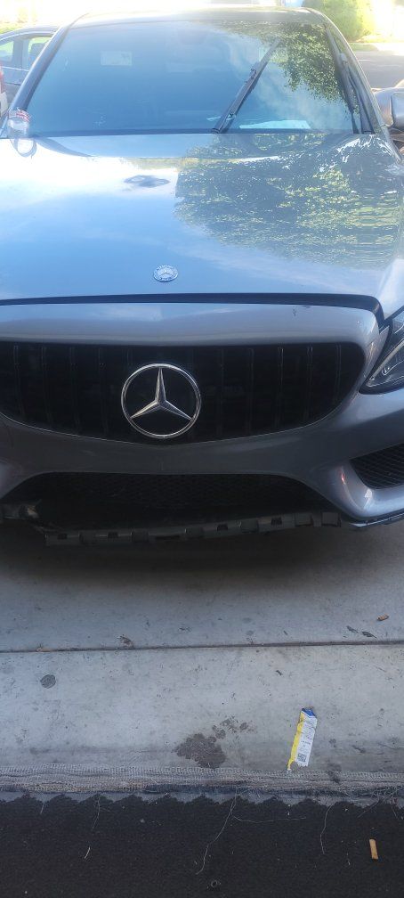 Mercedes-Benz Sedan Non-Running Parts Vehicle - Gray