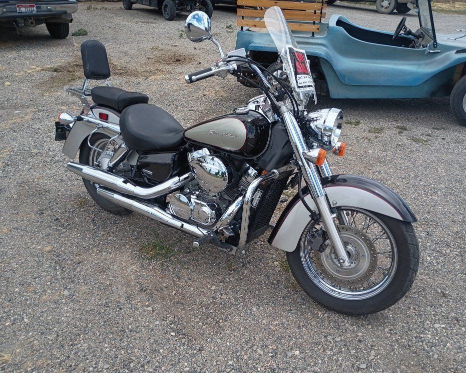 Honda Shadow Motorcycle, Cruiser style, Two-tone Paint