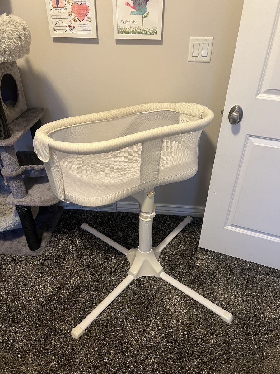 HALO BassiNest Swivel Sleeper