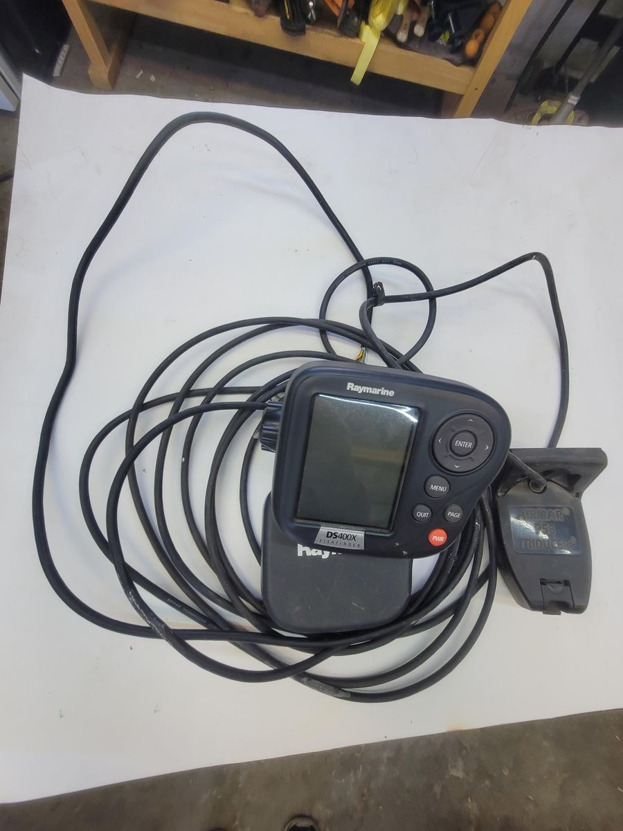 Raymarine DS400x Digital Color Fish finder with Transducer