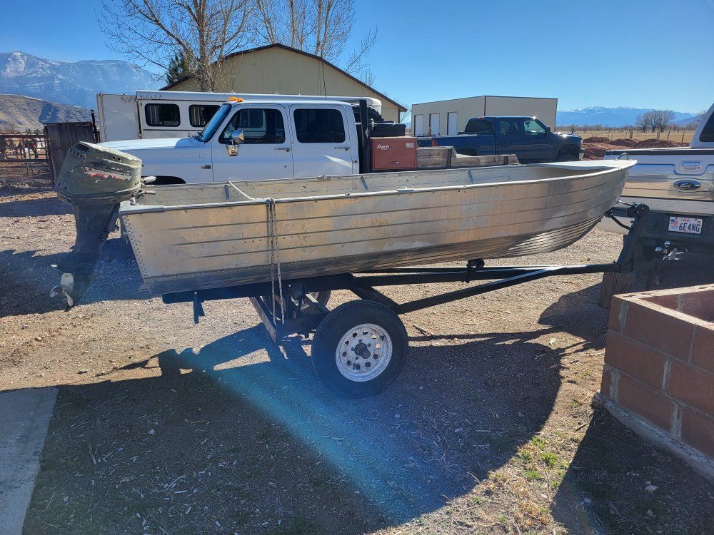 14' Boat with Honda 8hp Motor
