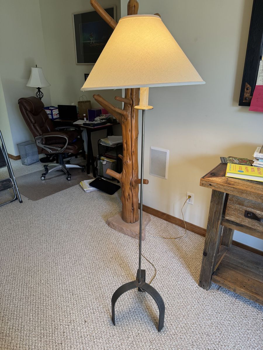 Floor lamp with 3 way light