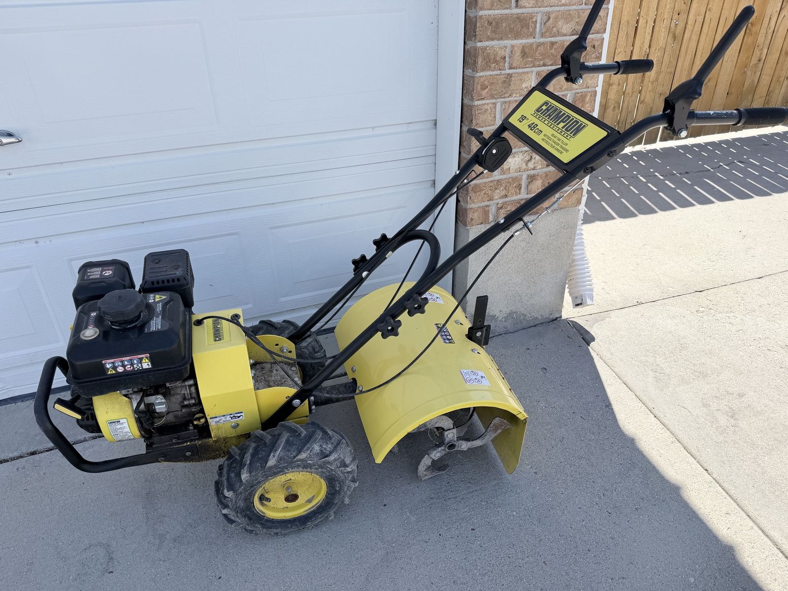 Champion Tiller 19 Inch