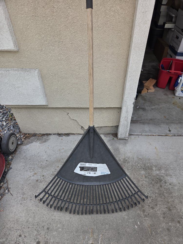Blue Hawk Leaf Rake with Wood Handle - 30 Inch / 76.2 cm