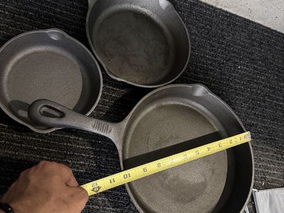 Set of 3 Cast Iron Skillets Frying Pans Assorted Sizes