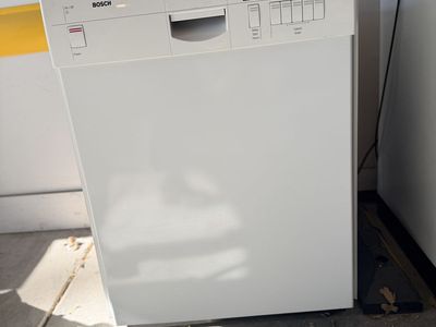 Bosch SHU5312UC/U12 24-inch dishwasher