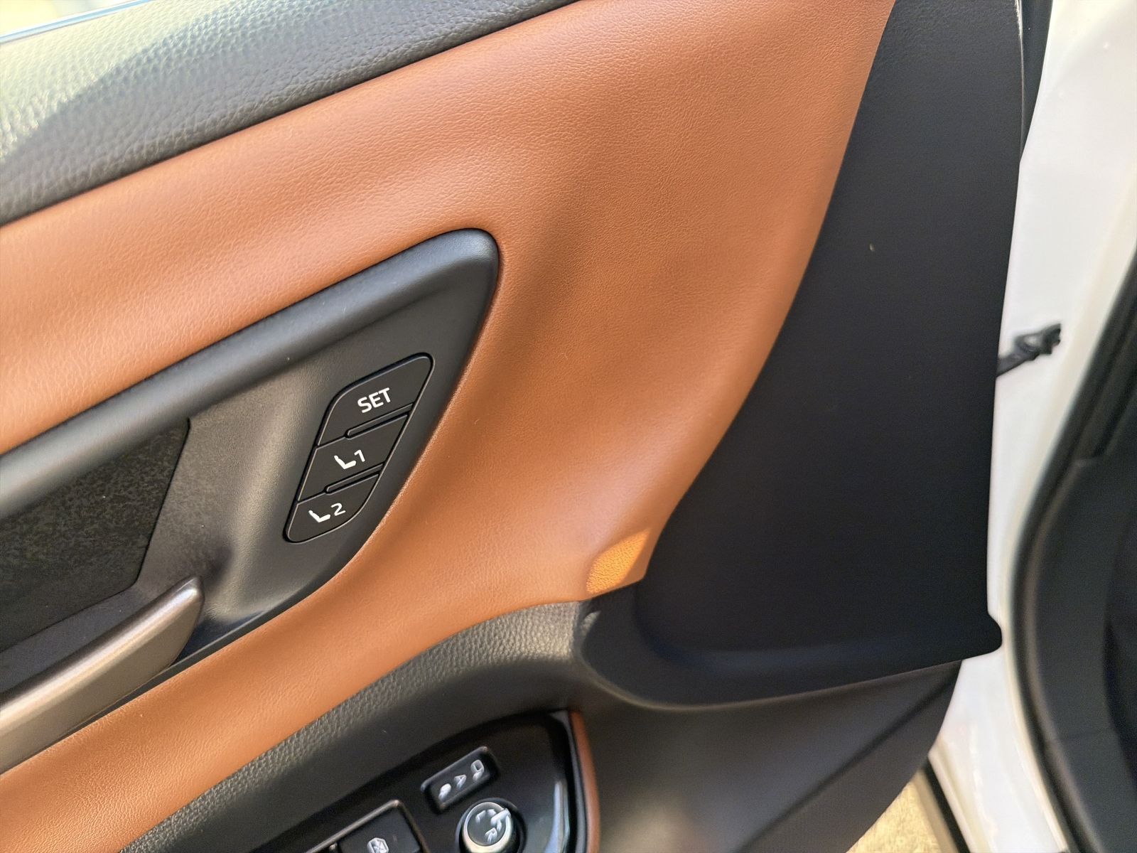 Main image 13