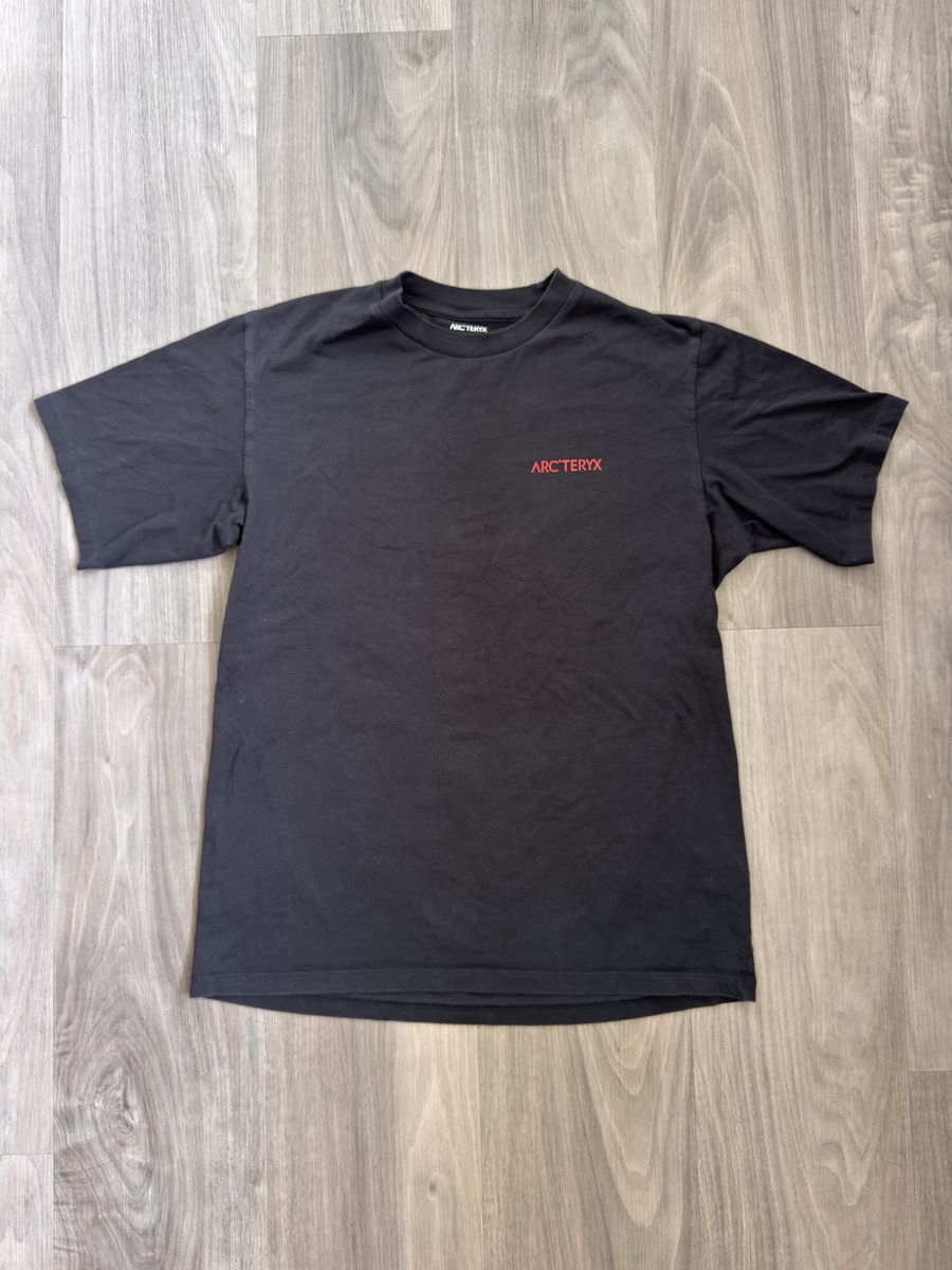 Men’s Arc’teryx shirt