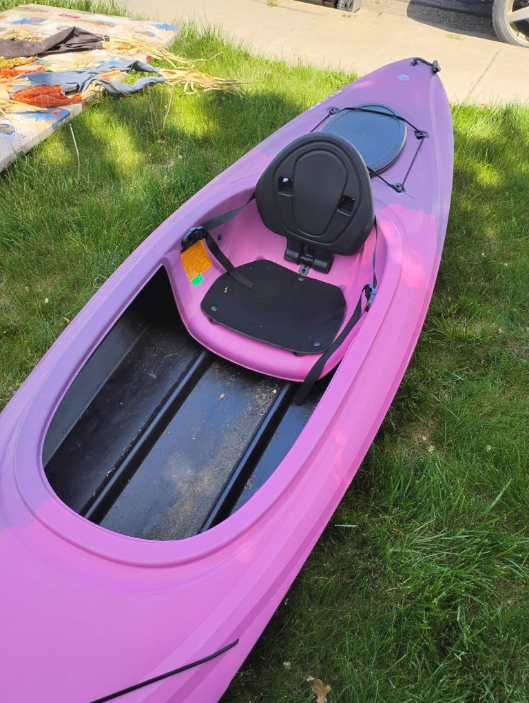 lifetime 10 ft Kayak with Paddle